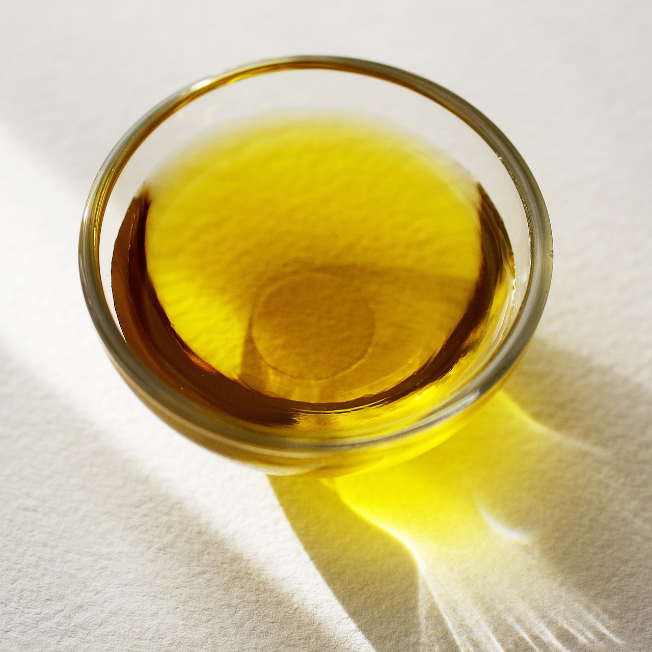 ¿Cuántos kilos de olivas se necesitan para hacer un litro de aceite?